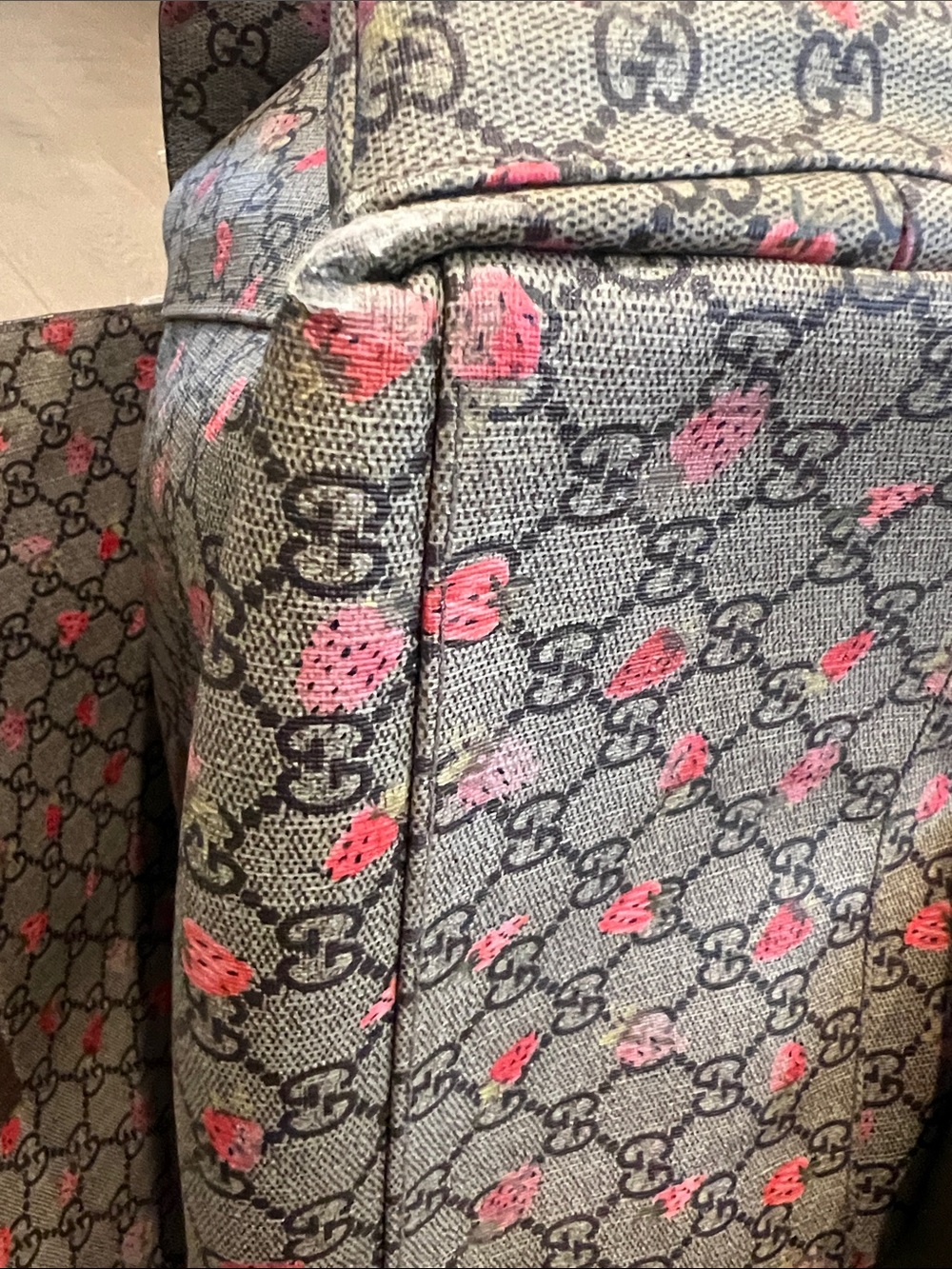 Gucci GG Supreme Diaper Bag with Strawberry Motif - Limited Edition - Picture 9 of 16